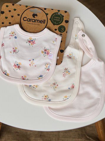 Комплект з 3 бавовняних слинявчиків на кнопочках, серія Flowers Caramell